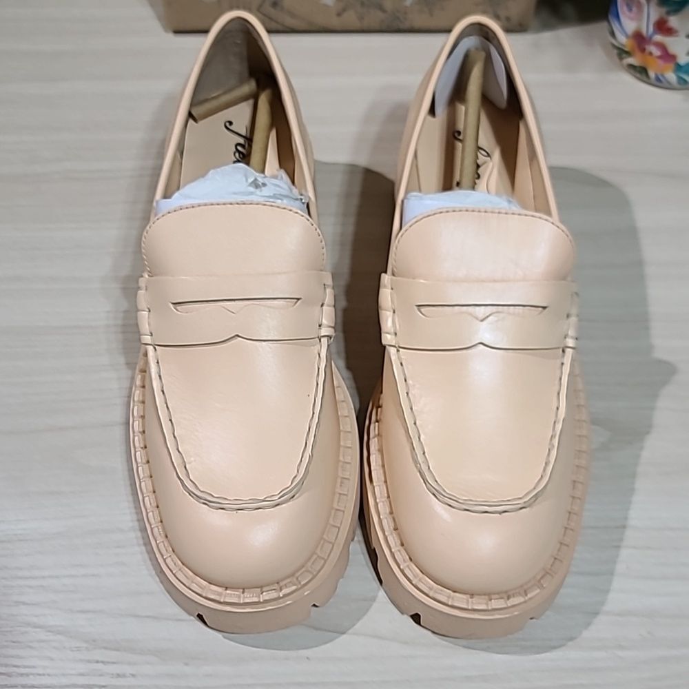 Free People Lyra Lug Sole Loafer - Cantaloupe EU 38 M New - Picture 2 of 9